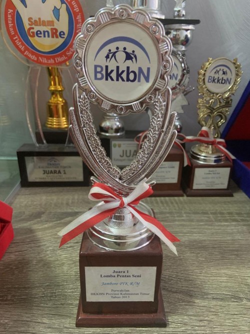 Penghargaan Juara 1 Lomba Pentas Seni