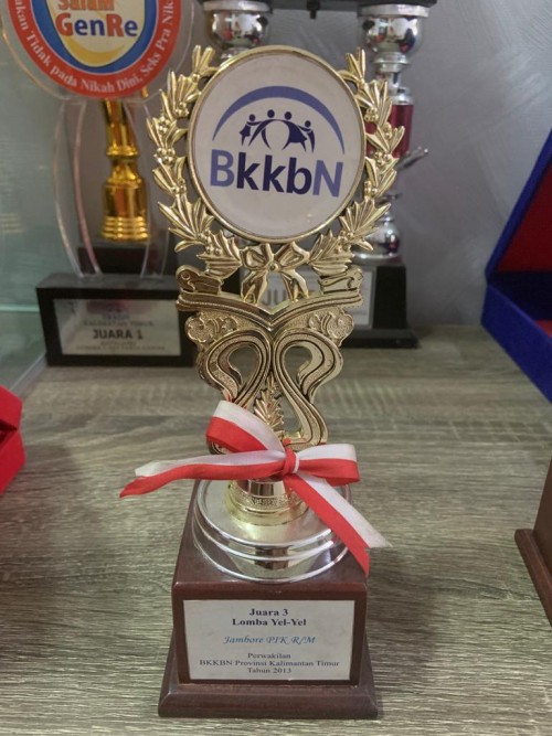 Penghargaan Juara 3 Lomba Yel-yel
