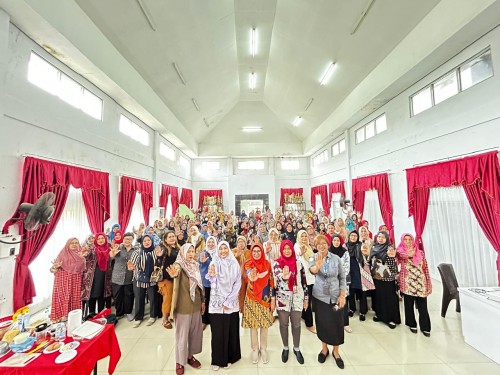 Pelatihan Pengelolaan Dapur Sehat Atasi Stunting (DASHAT) Bagi Kelompok UPPKA Tingkat Kelurahan se-Kota Samarinda